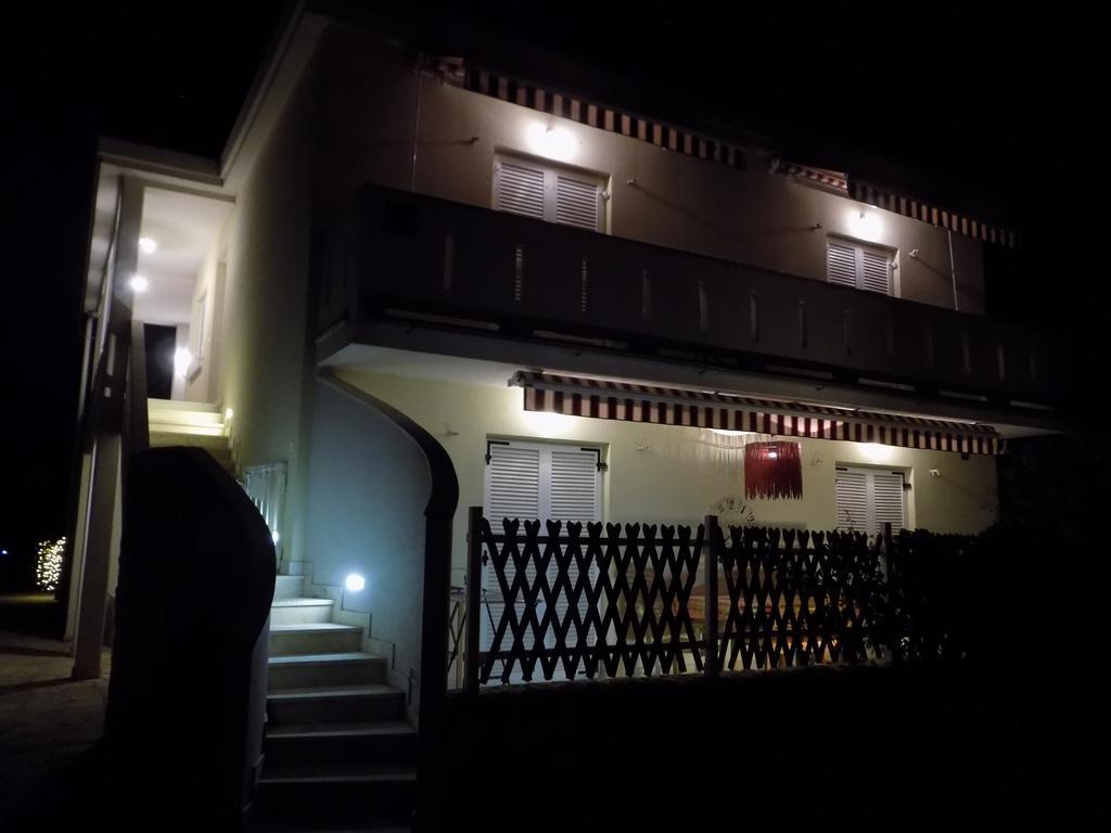 Apartments Casa Nostra ビオグラード・ナ・モル エクステリア 写真